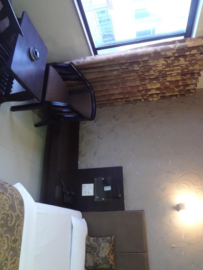 ואדודרה Hotel Savshanti Towers מראה חיצוני תמונה