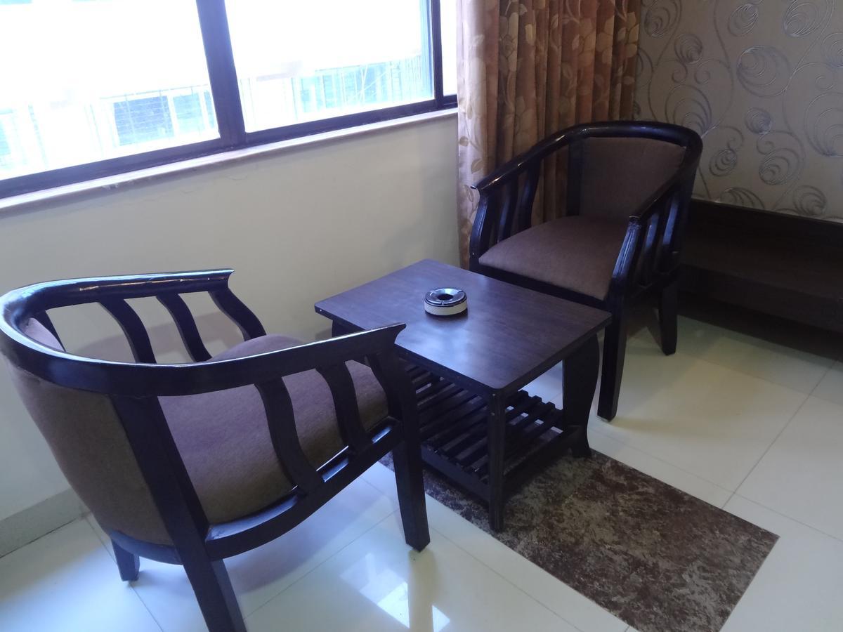 ואדודרה Hotel Savshanti Towers מראה חיצוני תמונה